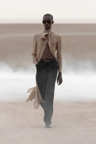 Look 17